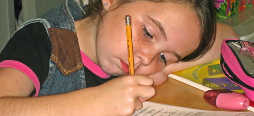 איך גורמים לילד להכין שיעורי בית